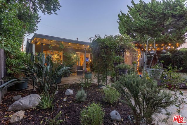 16750 Valerio Street, Los Angeles, CA 91406