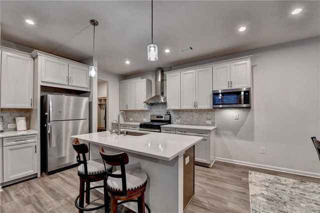 682 Smokey Quartz Way, Kennesaw, GA 30144