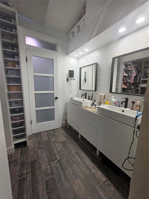 Image 13 of property listing at 13325 LAVER LANE, Orlando, FL 32824