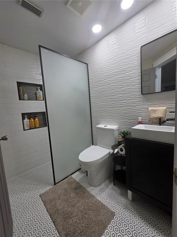 Image 18 of property listing at 13325 LAVER LANE, Orlando, FL 32824