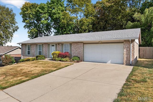 6746 Barnwood Drive, Hazelwood, MO 63042