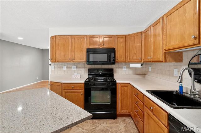 6746 Barnwood Drive, Hazelwood, MO 63042