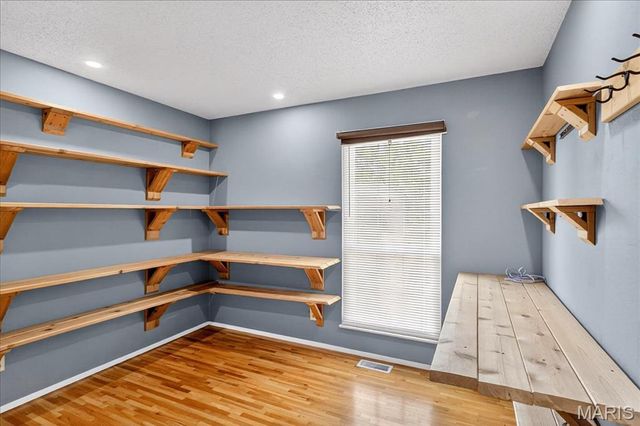 6746 Barnwood Drive, Hazelwood, MO 63042