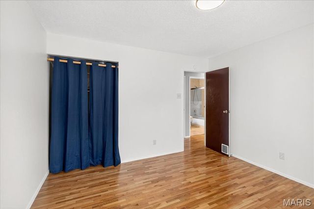 6746 Barnwood Drive, Hazelwood, MO 63042