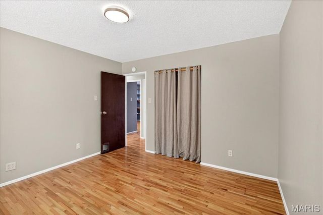 6746 Barnwood Drive, Hazelwood, MO 63042