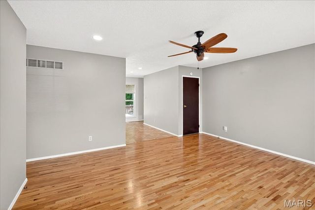 6746 Barnwood Drive, Hazelwood, MO 63042