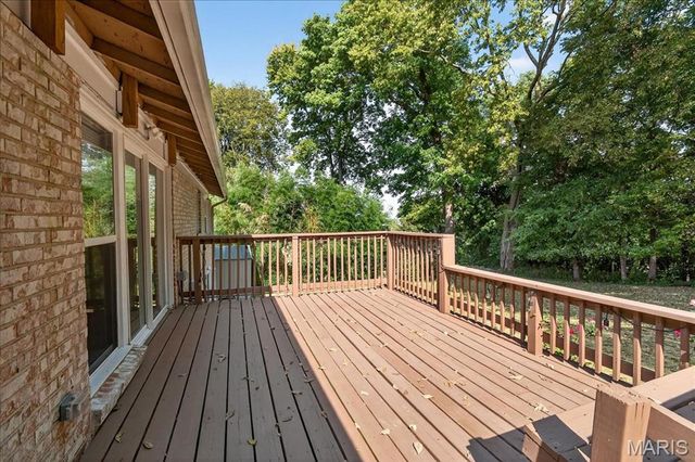 6746 Barnwood Drive, Hazelwood, MO 63042