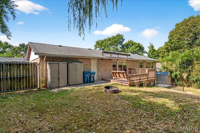 6746 Barnwood Drive, Hazelwood, MO 63042