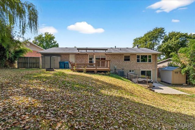 6746 Barnwood Drive, Hazelwood, MO 63042