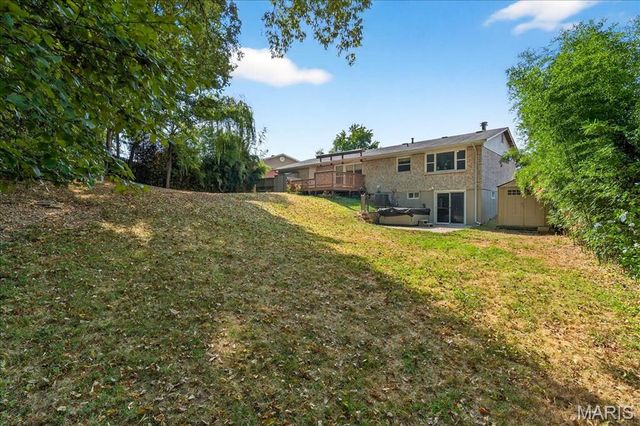 6746 Barnwood Drive, Hazelwood, MO 63042