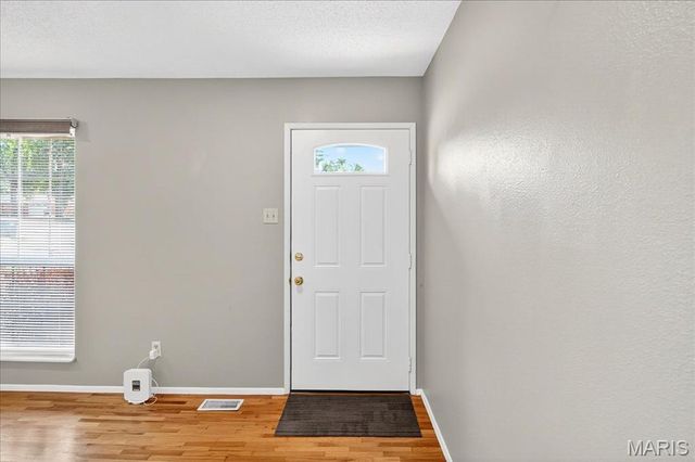 6746 Barnwood Drive, Hazelwood, MO 63042