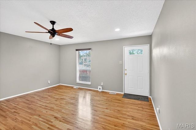 6746 Barnwood Drive, Hazelwood, MO 63042