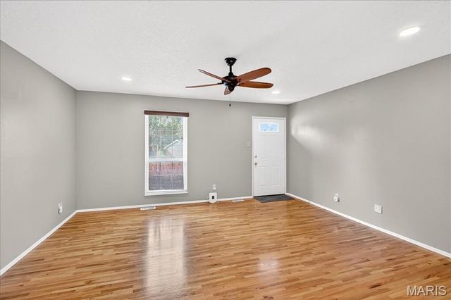 6746 Barnwood Drive, Hazelwood, MO 63042