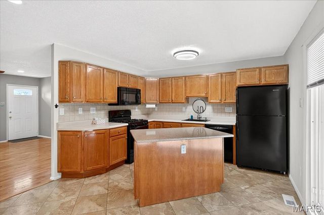 6746 Barnwood Drive, Hazelwood, MO 63042