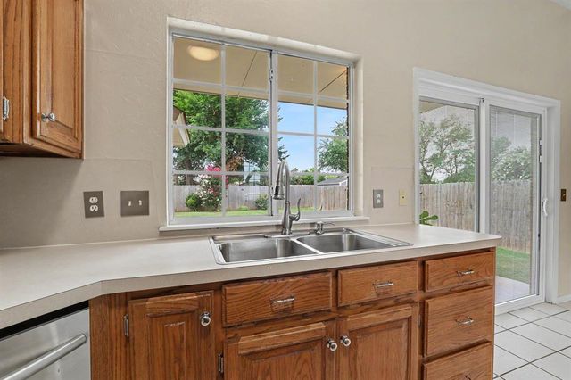 904 Pruett Drive, Edmond, OK 73003