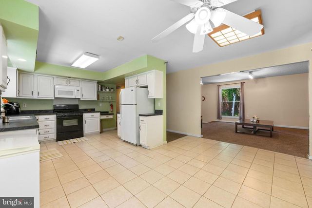 4 STEVEN DR, Voorhees, NJ 08043