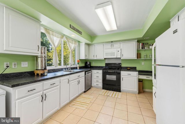 4 STEVEN DR, Voorhees, NJ 08043