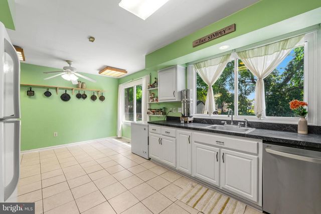 4 STEVEN DR, Voorhees, NJ 08043