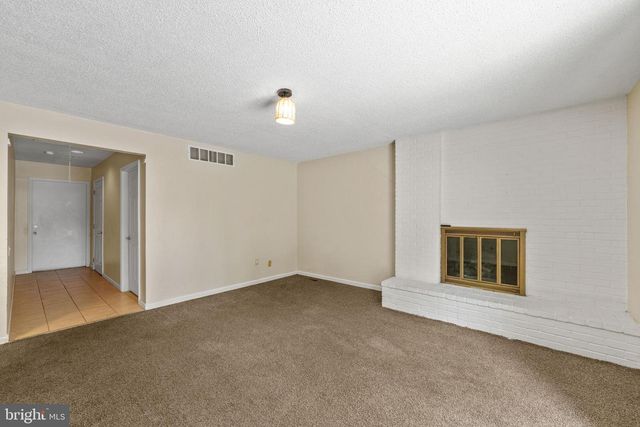 4 STEVEN DR, Voorhees, NJ 08043