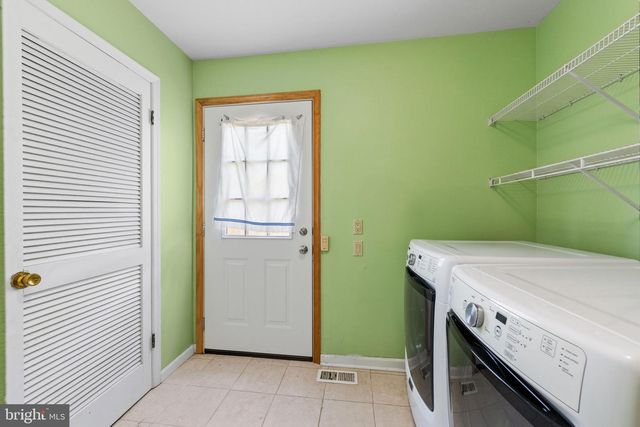 4 STEVEN DR, Voorhees, NJ 08043