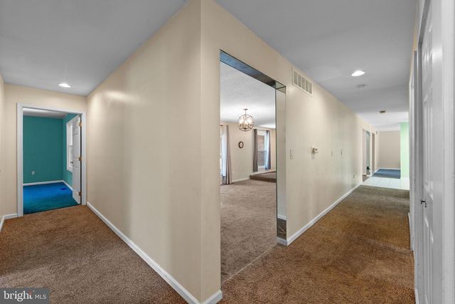 4 STEVEN DR, Voorhees, NJ 08043