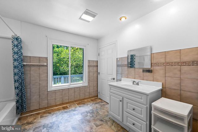 4 STEVEN DR, Voorhees, NJ 08043