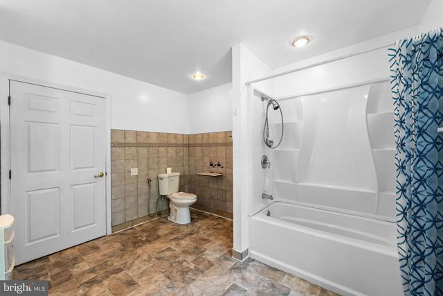 4 STEVEN DR, Voorhees, NJ 08043