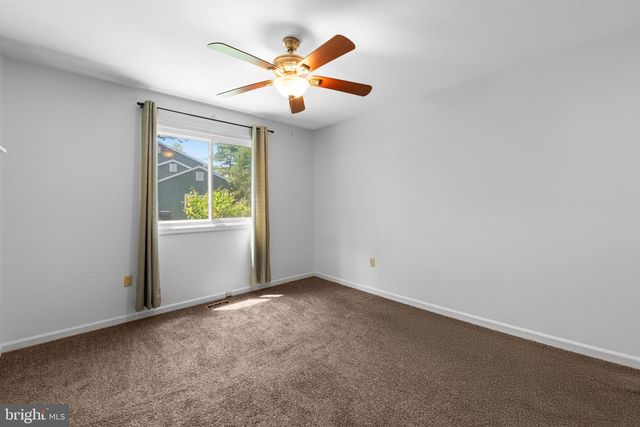 4 STEVEN DR, Voorhees, NJ 08043