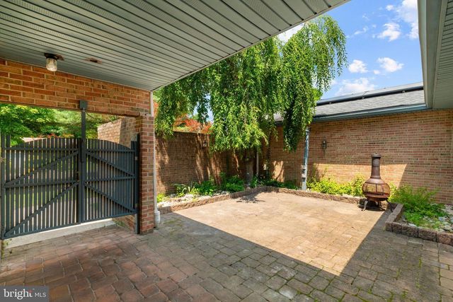 4 STEVEN DR, Voorhees, NJ 08043