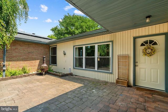 4 STEVEN DR, Voorhees, NJ 08043