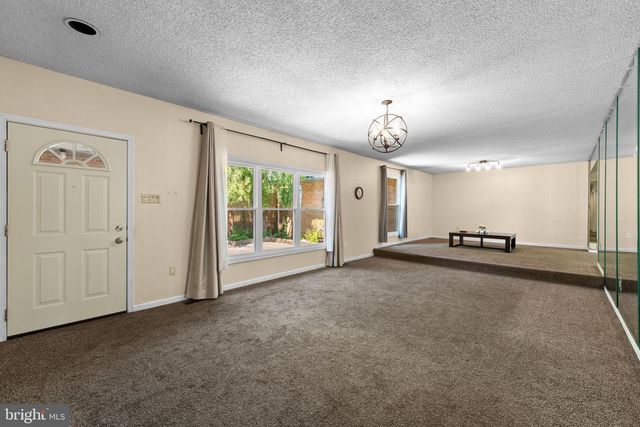 4 STEVEN DR, Voorhees, NJ 08043