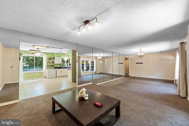 4 STEVEN DR, Voorhees, NJ 08043