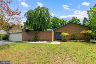 4 STEVEN DR, Voorhees, NJ 08043