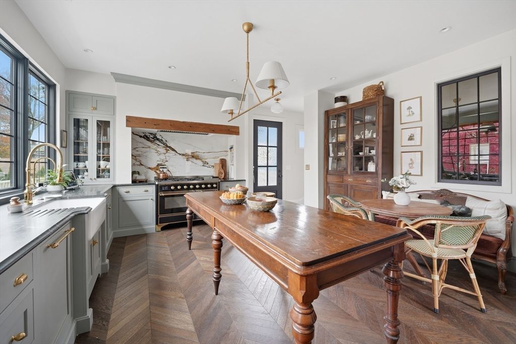 151 Lincoln Street, Holyoke, MA 01040