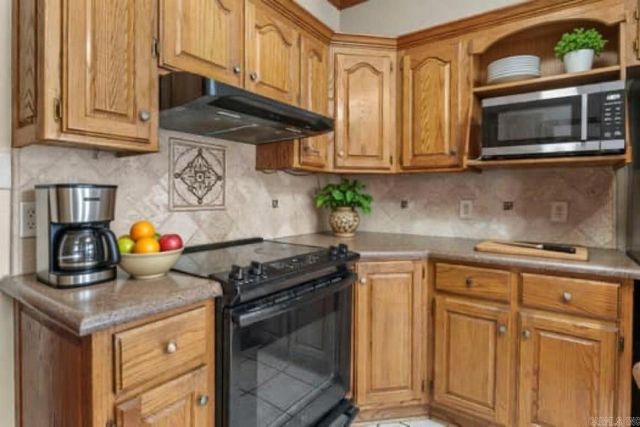 8 Edgewater Cove, Maumelle, AR 72113
