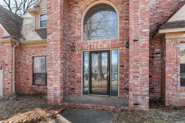 8 Edgewater Cove, Maumelle, AR 72113