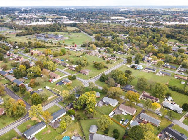 202 Raindrop Ln, Hendersonville, TN 37075