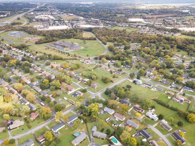 202 Raindrop Ln, Hendersonville, TN 37075