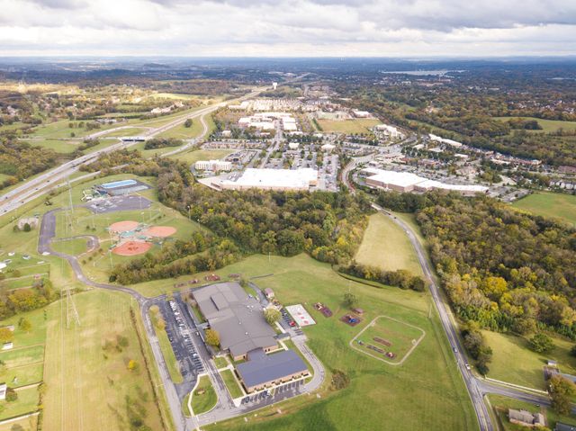 202 Raindrop Ln, Hendersonville, TN 37075