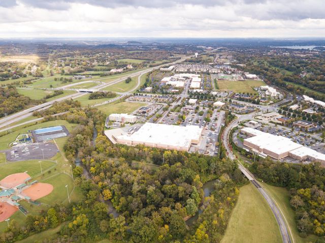 202 Raindrop Ln, Hendersonville, TN 37075