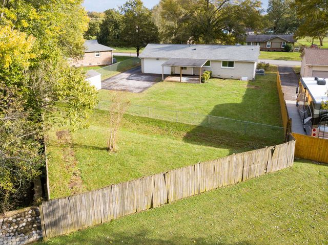 202 Raindrop Ln, Hendersonville, TN 37075