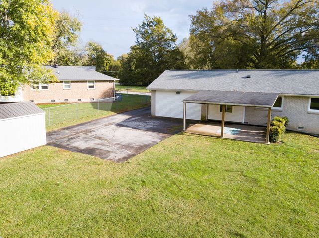 202 Raindrop Ln, Hendersonville, TN 37075