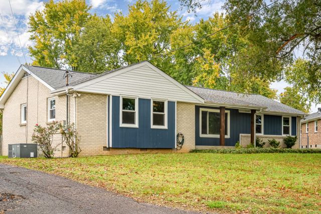 202 Raindrop Ln, Hendersonville, TN 37075