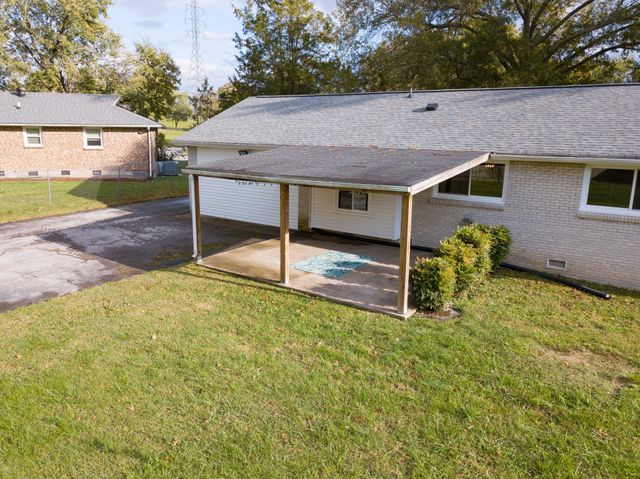 202 Raindrop Ln, Hendersonville, TN 37075