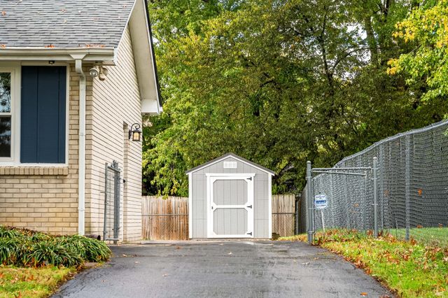 202 Raindrop Ln, Hendersonville, TN 37075