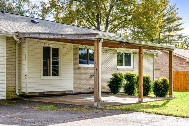 202 Raindrop Ln, Hendersonville, TN 37075