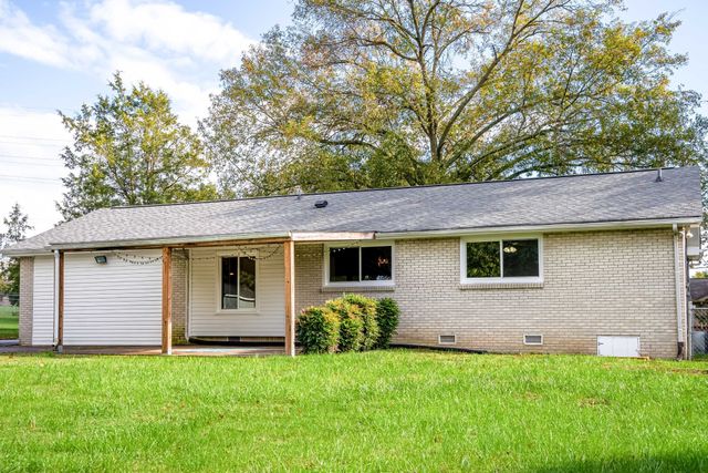 202 Raindrop Ln, Hendersonville, TN 37075
