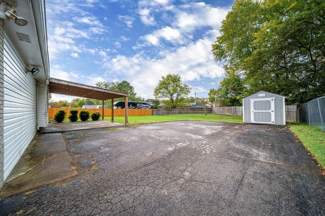 202 Raindrop Ln, Hendersonville, TN 37075