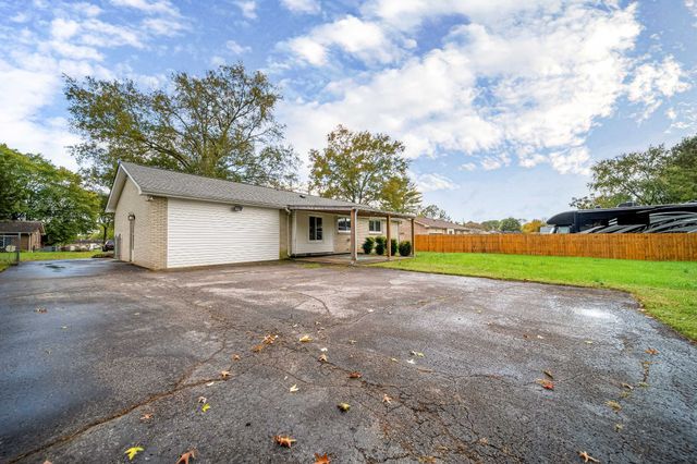 202 Raindrop Ln, Hendersonville, TN 37075