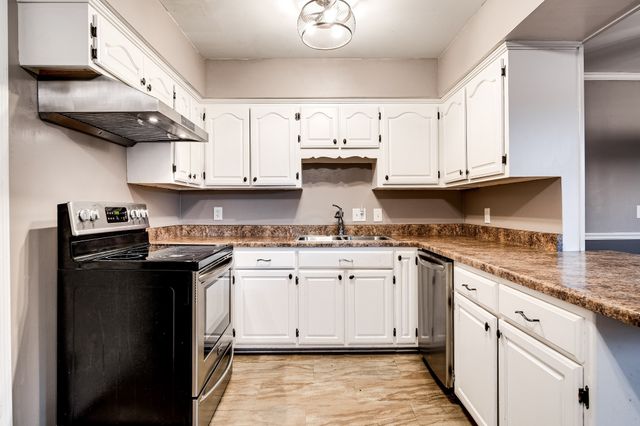 202 Raindrop Ln, Hendersonville, TN 37075